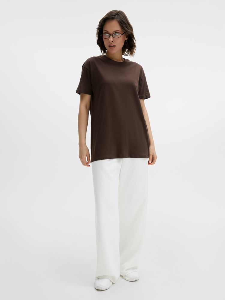 Футболка унисекс Regent 150, темно-коричневая (шоколад) / Миниатюра модельного (1000)