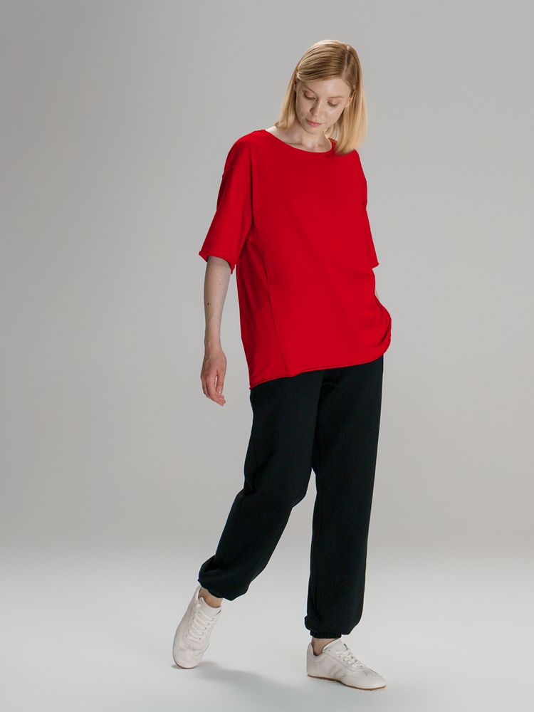 Футболка оверсайз унисекс Vozduh, красная / Миниатюра модельного (1000)