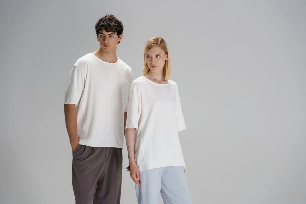 Футболка оверсайз унисекс Vozduh, молочно-белая / Миниатюра модельного (1000)