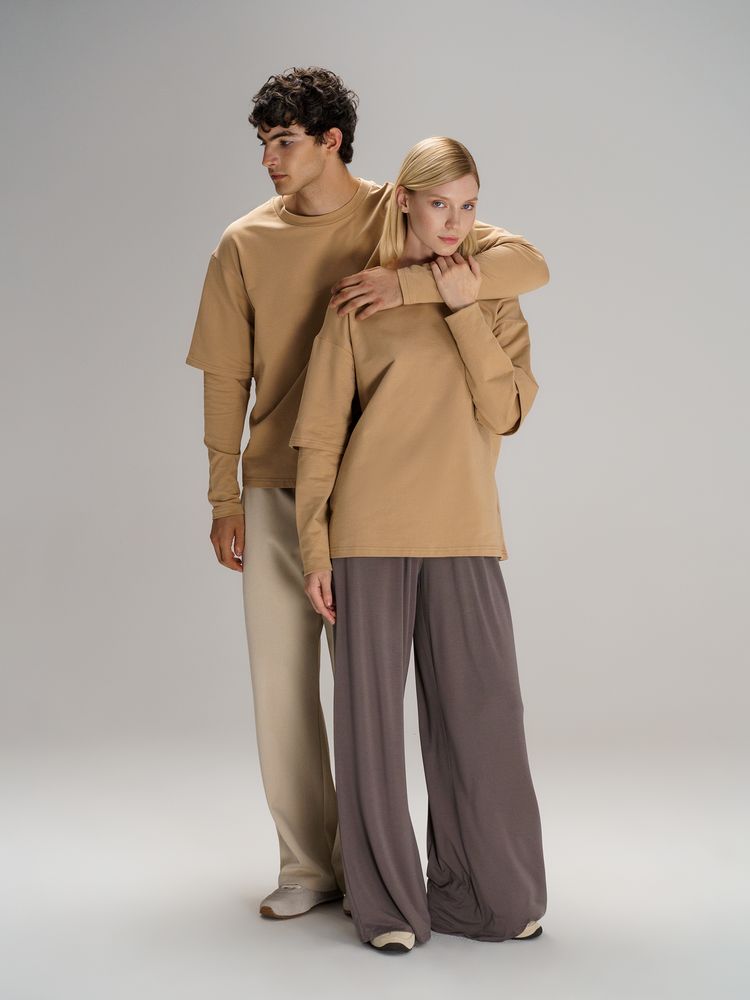 Футболка оверсайз с двойным рукавом Kosmos, бежевая / Миниатюра модельного (1000)