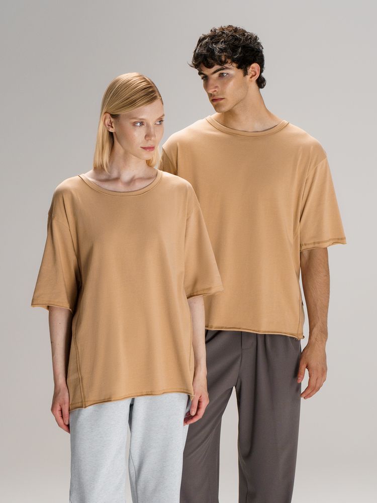 Футболка оверсайз унисекс Vozduh, бежевая / Миниатюра модельного (1000)