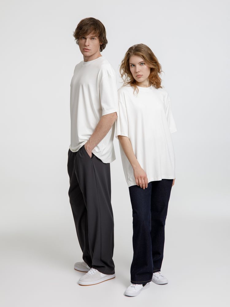 Футболка оверсайз унисекс Lavinia, белая / Миниатюра модельного (1000)