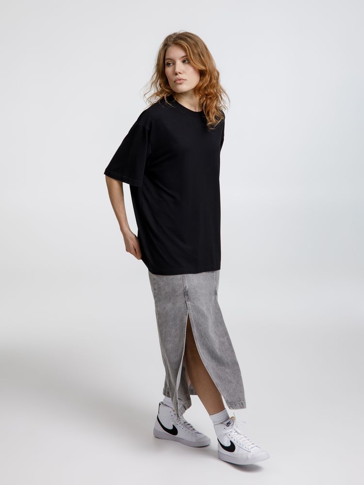 Футболка оверсайз унисекс Lavinia, черная / Миниатюра модельного (1000)