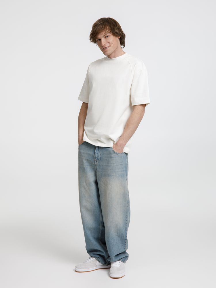 Футболка оверсайз унисекс Sideline, молочно-белая / Миниатюра модельного (1000)