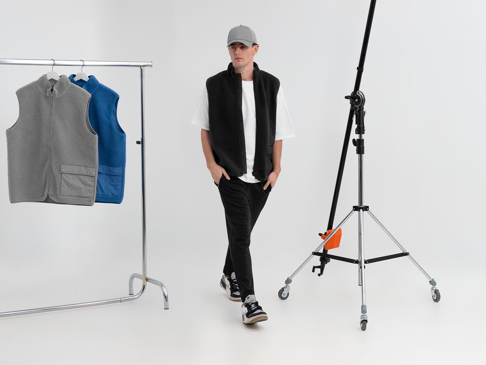 Жилет унисекс Oblako, черный / Миниатюра модельного (1000)