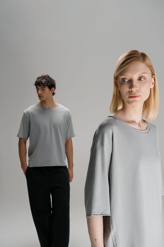 Футболка оверсайз унисекс Vozduh, светло-серая / Миниатюра модельного (1000)