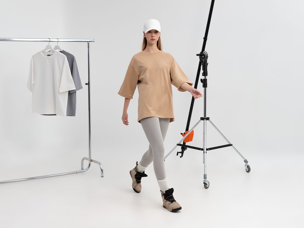 Футболка оверсайз унисекс Kosmos 2.0, бежевая / Миниатюра модельного (1000)