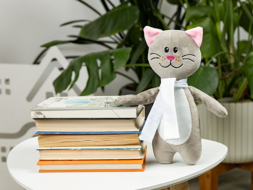 Мягкая игрушка Beastie Toys, котик с белым шарфом / Миниатюра имиджевого (1000)