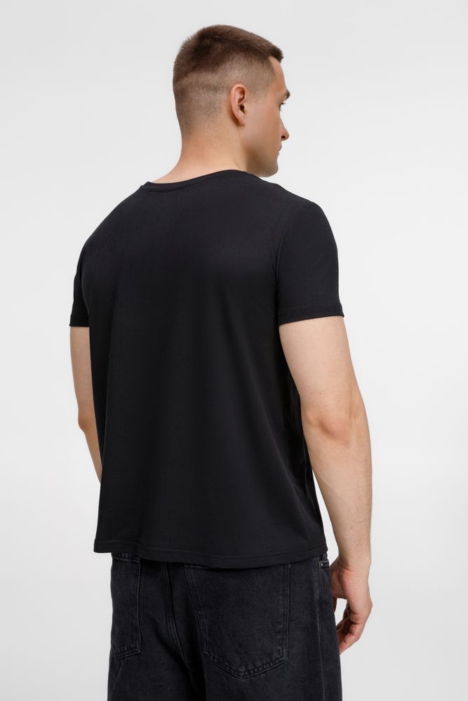 Футболка унисекс Senti, черная / Миниатюра модельного (1000)