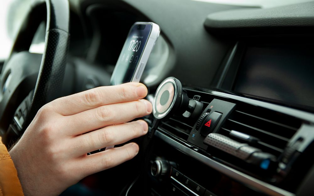 Держатель для смартфона Cooper Auto Wireless с беспроводной зарядкой, черный / Миниатюра имиджевого (1000)