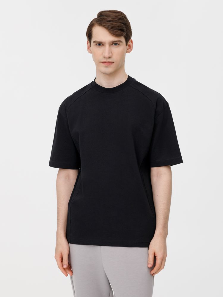 Футболка оверсайз унисекс Sideline, черная / Миниатюра модельного (1000)