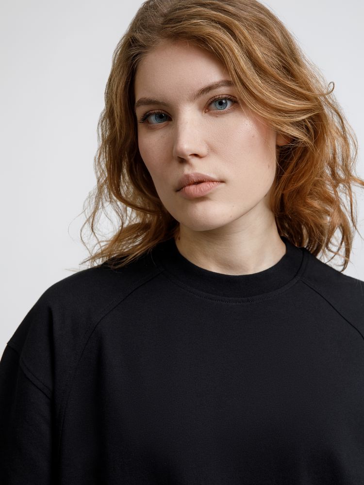 Футболка оверсайз унисекс Sideline, черная / Миниатюра модельного (1000)