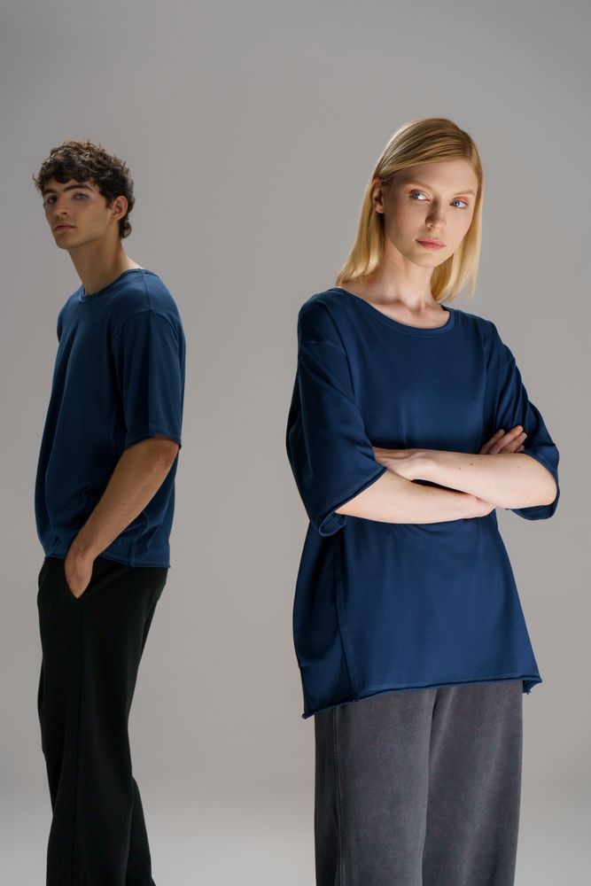 Футболка оверсайз унисекс Vozduh, темно-синяя / Миниатюра модельного (1000)