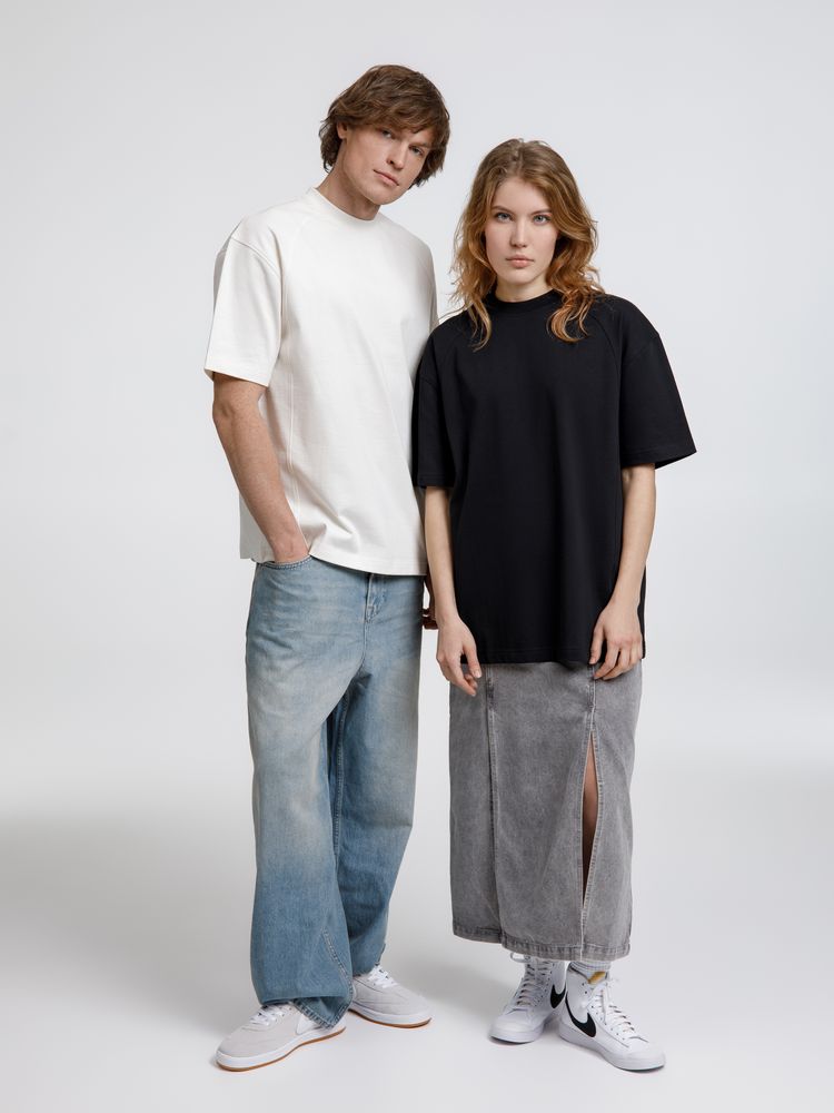 Футболка оверсайз унисекс Sideline, черная / Миниатюра модельного (1000)