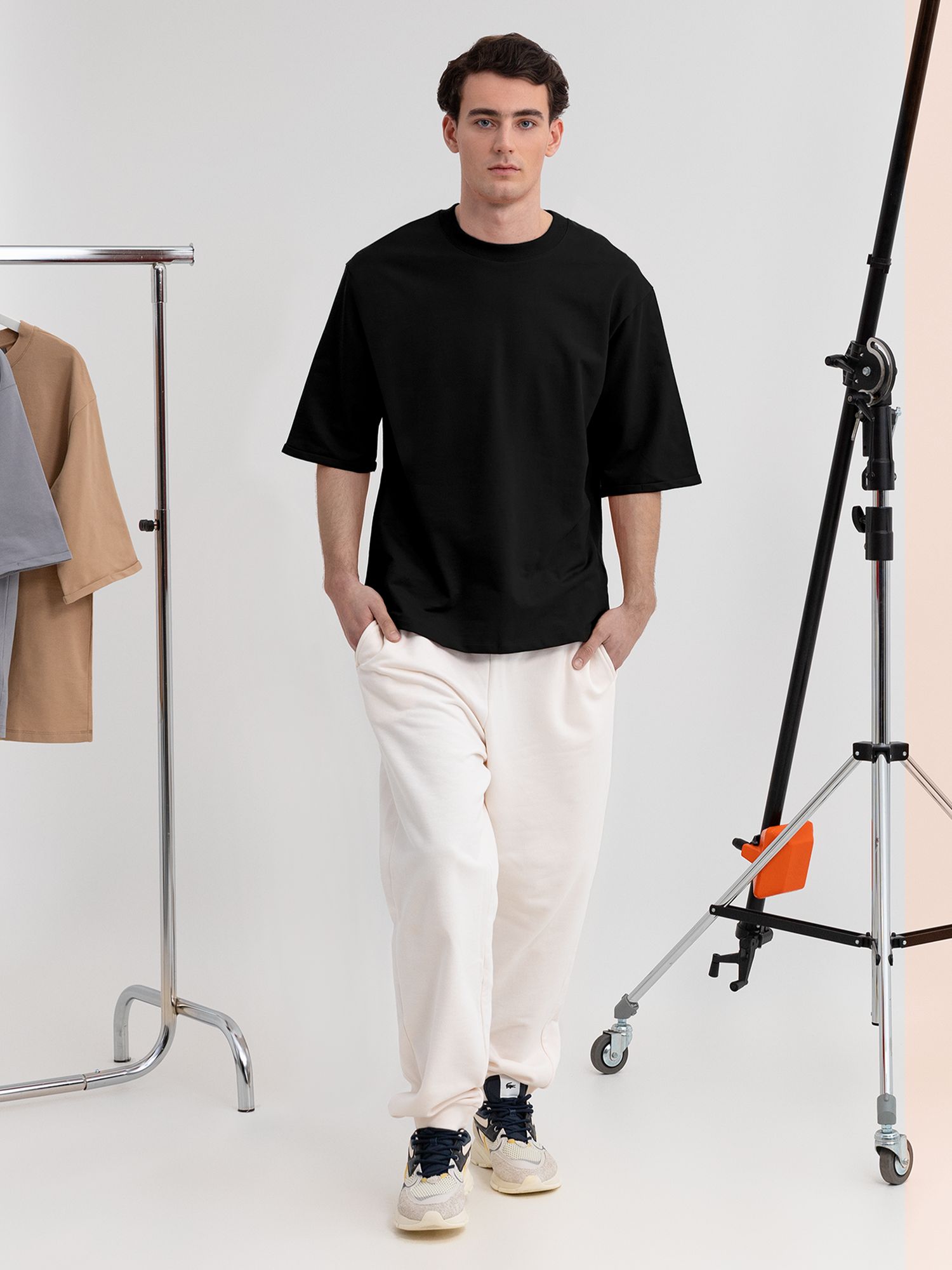 Футболка оверзайз унисекс Kosmos 2.0, черная / Миниатюра WWW (2000)