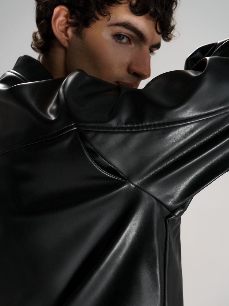 Бомбер из искусственной кожи Univer, черный / Миниатюра модельного (1000)