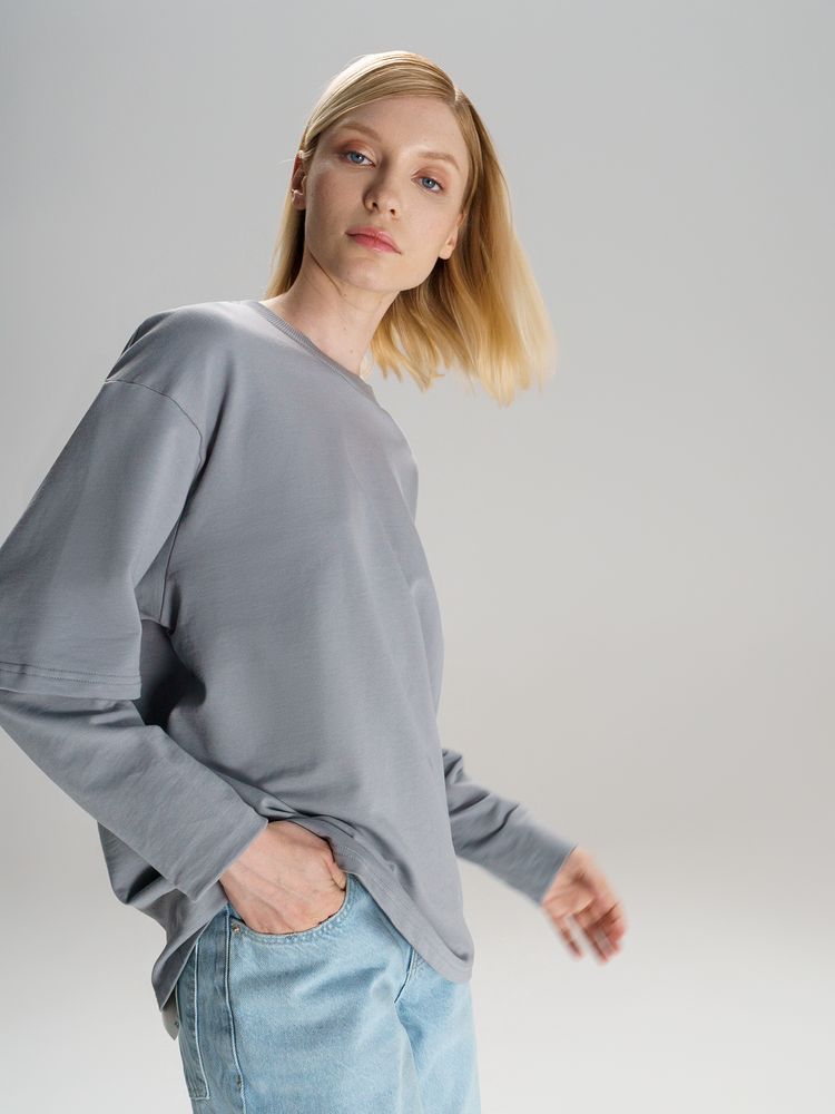 Футболка оверсайз с двойным рукавом Kosmos, светло-серая / Миниатюра модельного (1000)