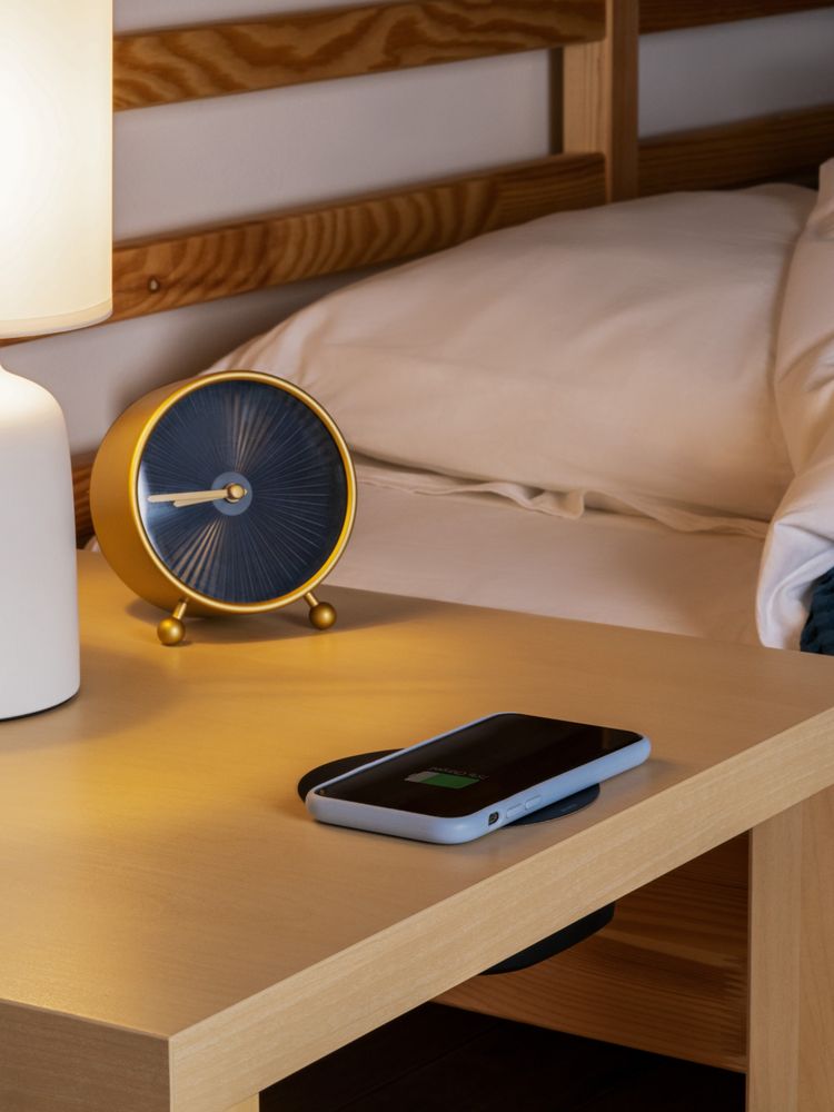 Беспроводное зарядное устройство Revolt A2 / Миниатюра WWW (1000)