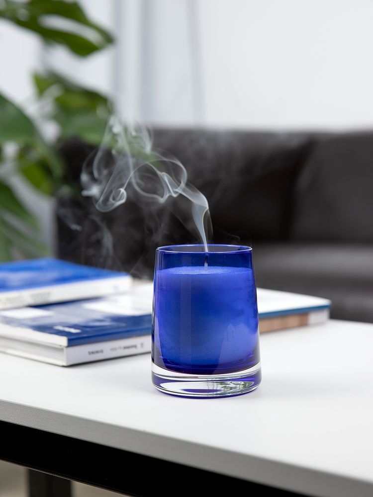 Ароматическая свеча Fragnola, пряная древесина и кардамон, темно-синяя / Миниатюра имиджевого (1000)