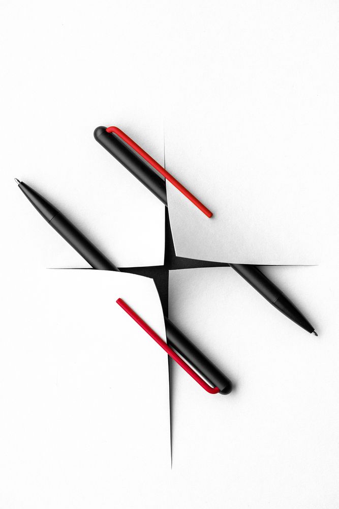 Шариковая ручка GrafeeX в чехле, черная с красным / Миниатюра WWW (1000)