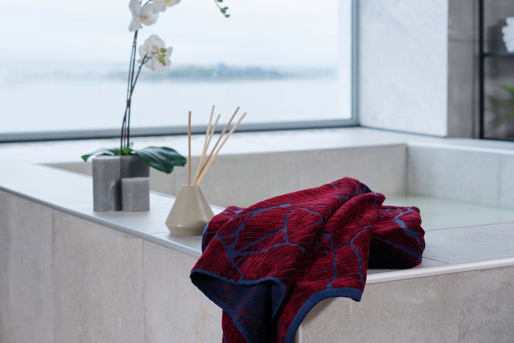 Полотенце In Leaf, малое, синее с бордовым / Миниатюра WWW (1000)