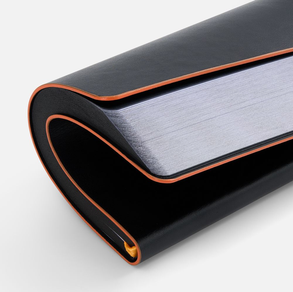 Ежедневник Trait, недатированный, черный с оранжевым / Миниатюра WWW (1000)