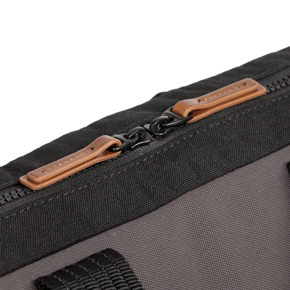 Сумка для ноутбука Sideways Laptop Bag, черная с серым / Миниатюра WWW (1000)