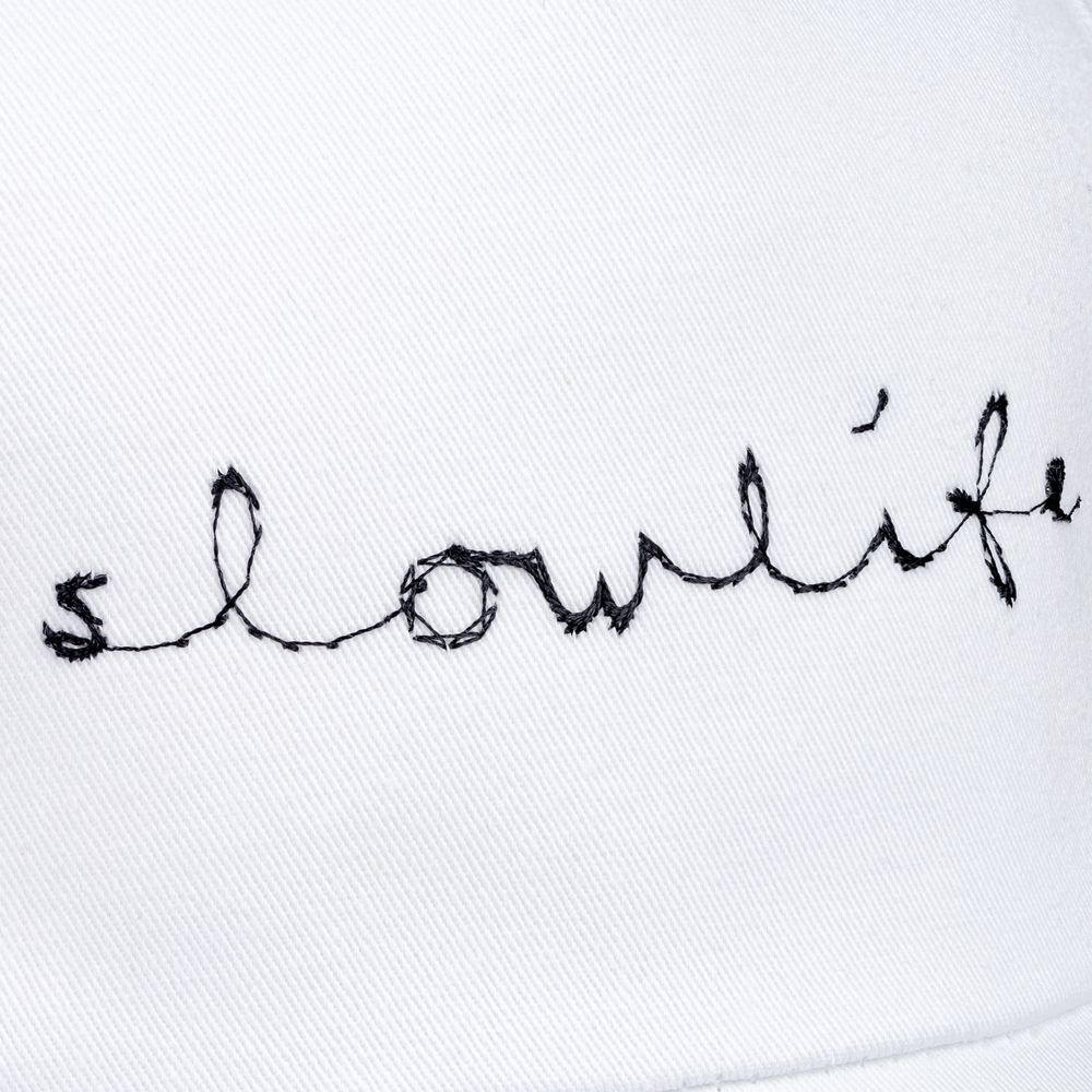 Бейсболка с вышивкой Slowlife, белая / Миниатюра WWW (1000)
