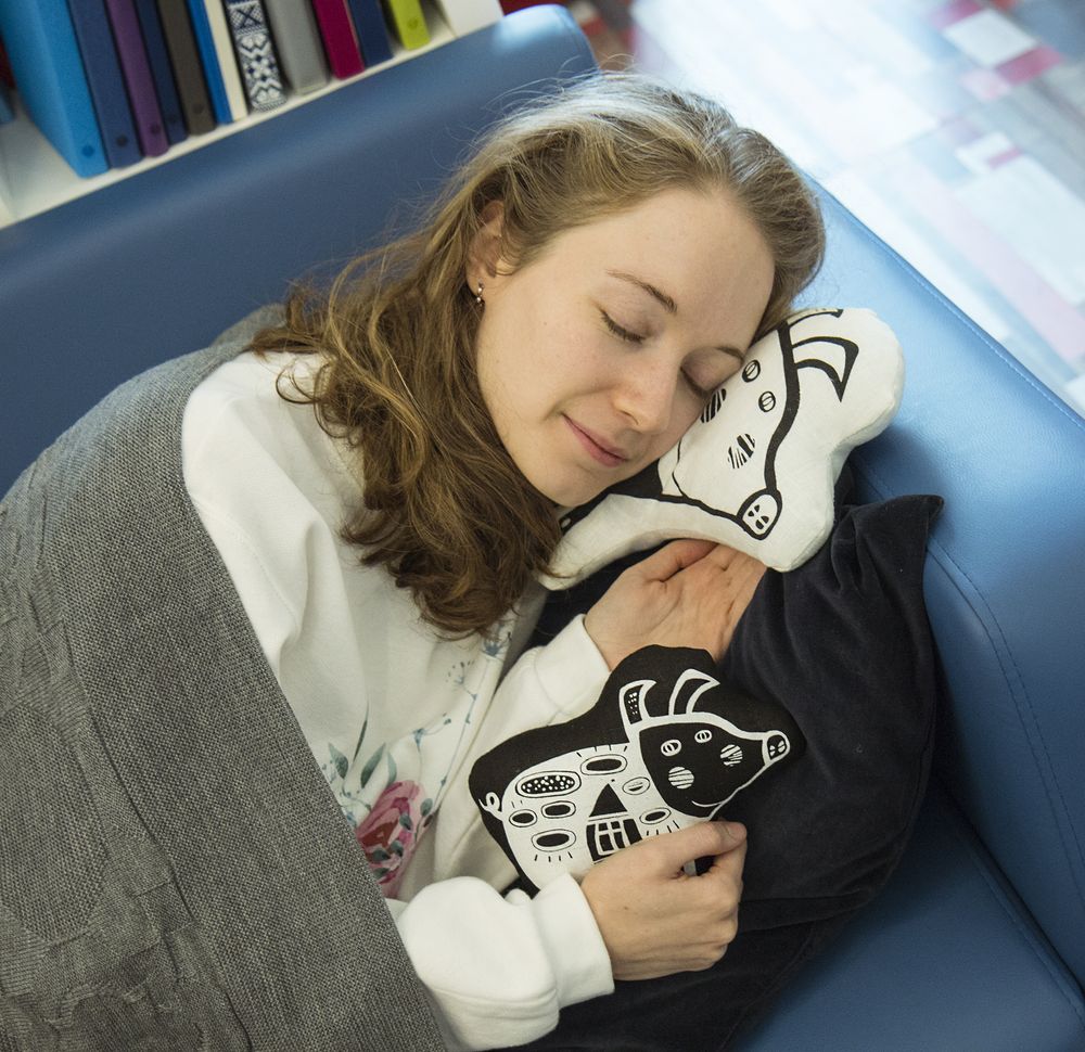 Игрушка «Свинка, витающая в облаках», черная / Миниатюра WWW (1000)