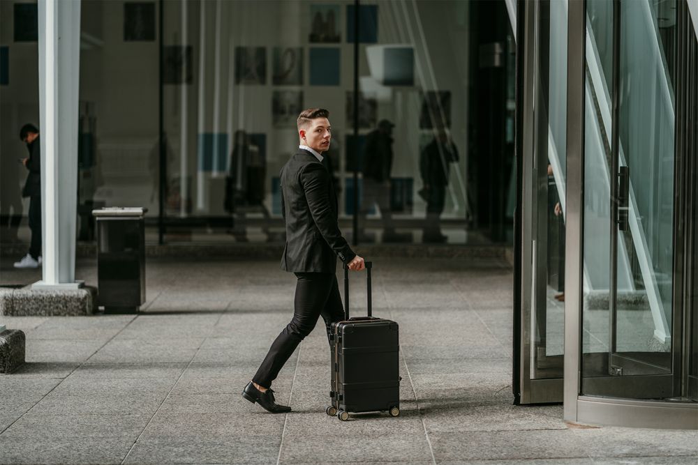 Чемодан Metal Luggage, черный / Миниатюра WWW (1000)