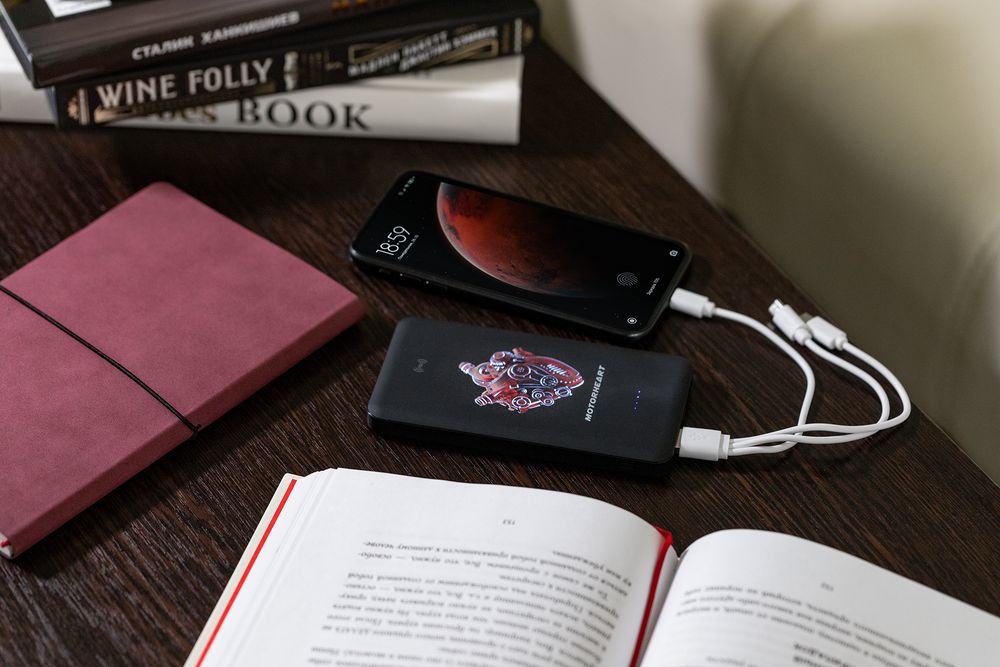 Аккумулятор с беспроводной зарядкой markBright Urban, 6000 мАч, черный / Миниатюра WWW (1000)