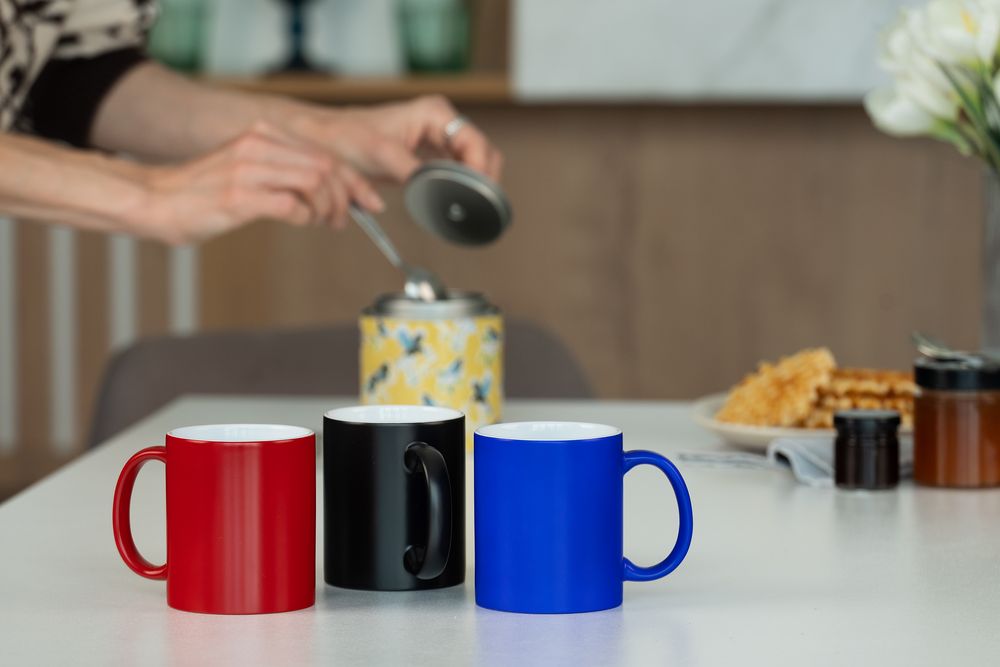 Кружка «Хамелеон», глянцевая, черная / Миниатюра WWW (1000)