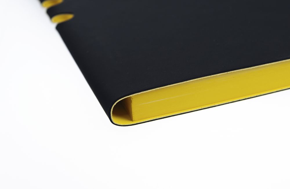 Ежедневник Flexpen Soft Touch, недатированный, черный с желтым / Миниатюра WWW (1000)