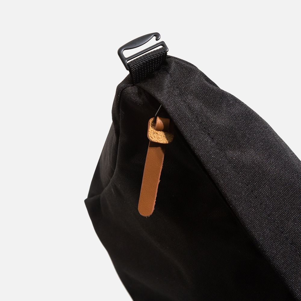 Косметичка дорожная XS01, черная / Миниатюра WWW (1000)