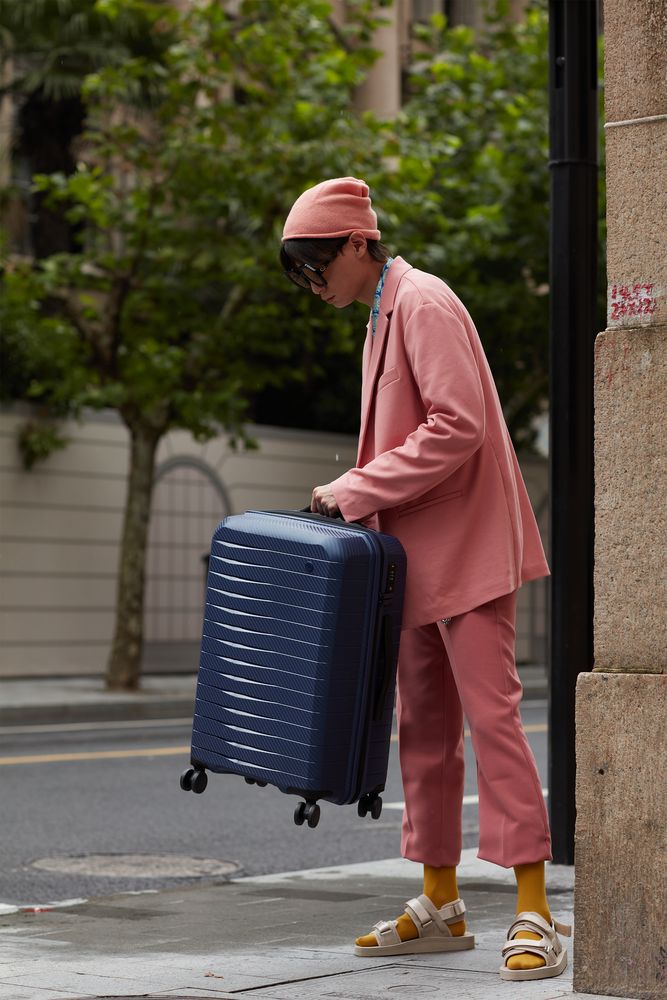 Чемодан Lightweight Luggage M, синий / Миниатюра WWW (1000)