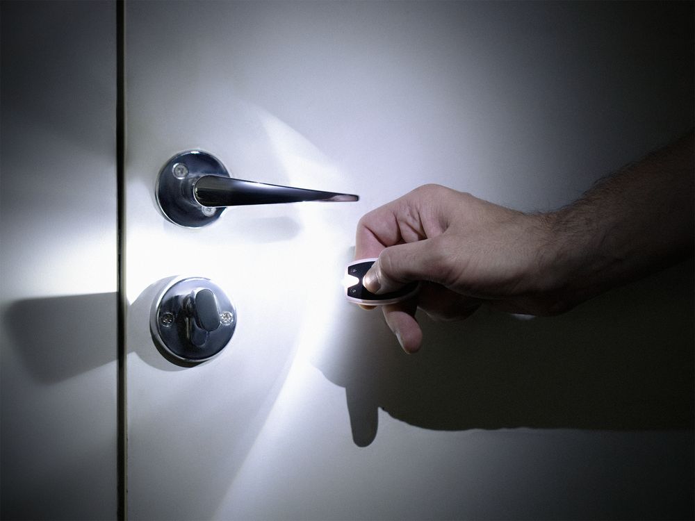 Брелок-фонарик Vivid ver.2, черный с белым / Миниатюра WWW (1000)