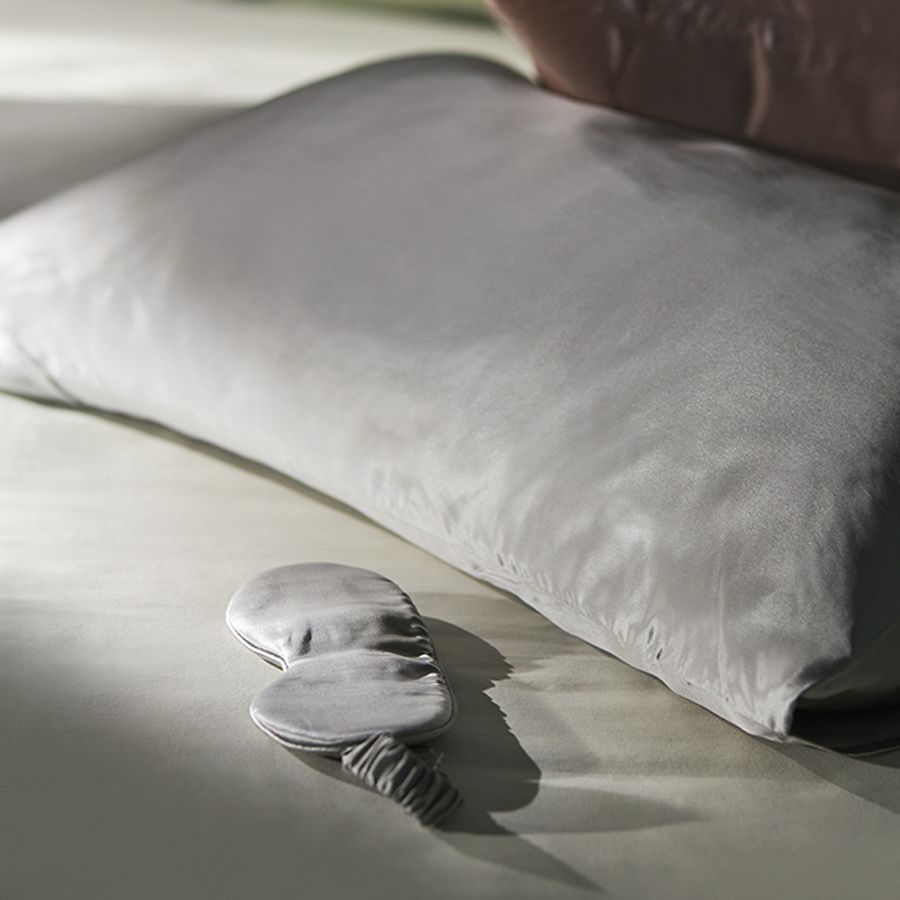 Маска для сна Essential, светло-серая / Миниатюра имиджевого (1000)