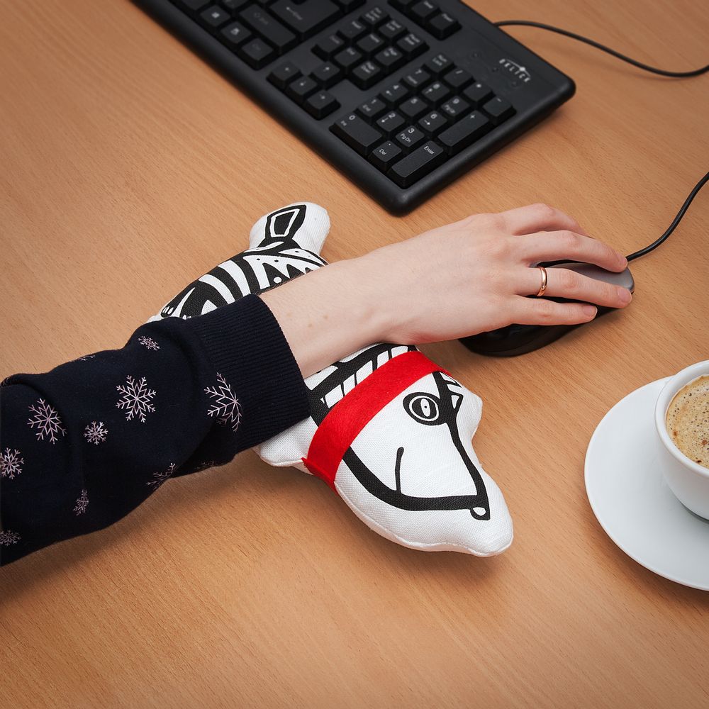 Игрушка «Собака в шарфе», малая, белая с синим / Миниатюра WWW (1000)