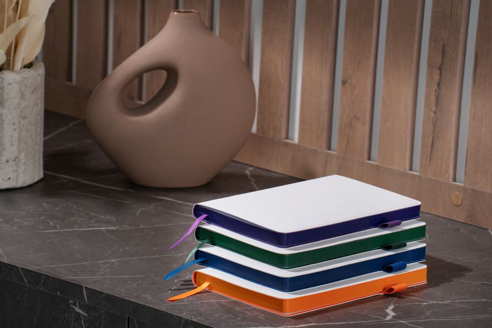 Ежедневник White Shall, недатированный, белый с оранжевым / Миниатюра WWW (1000)