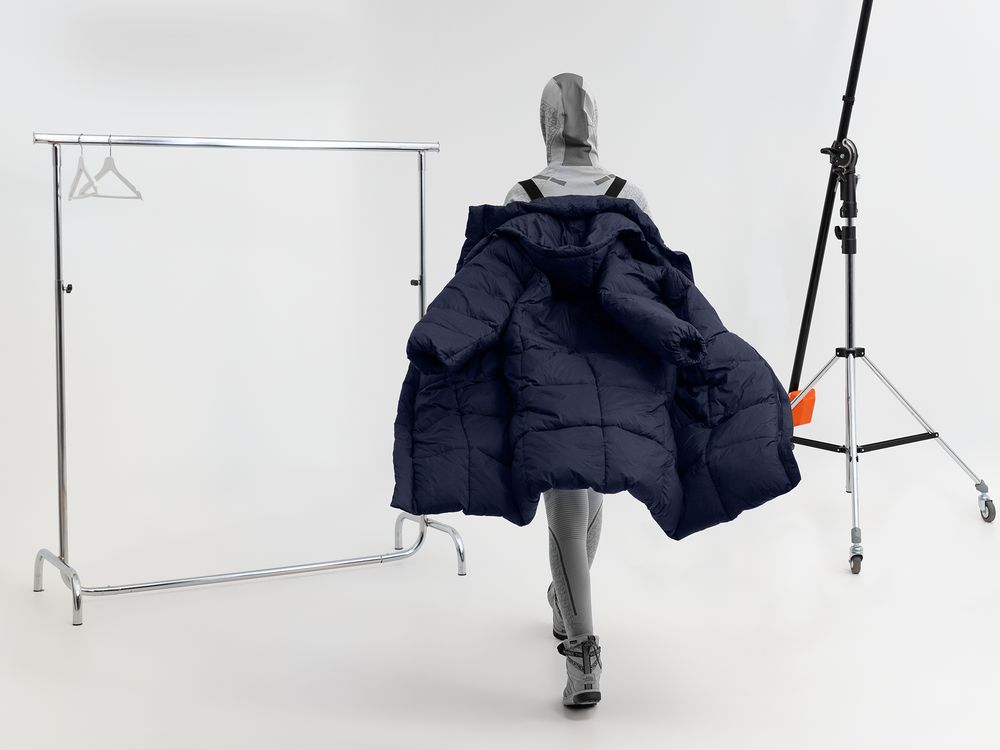 Пуховик унисекс Kapsula, черный / Миниатюра WWW (1000)