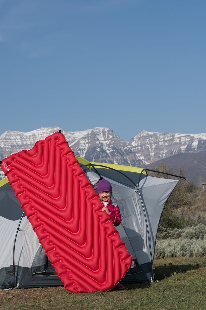 Надувной коврик Insulated Static V Luxe, красный / Миниатюра WWW (1000)