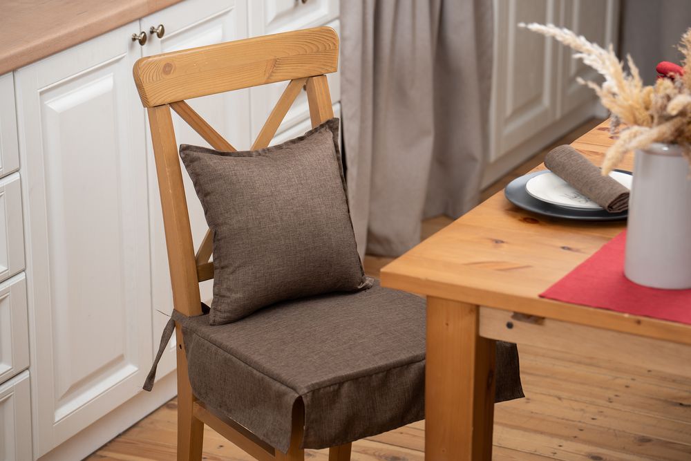 Наволочка Settle In, коричневая / Миниатюра WWW (1000)