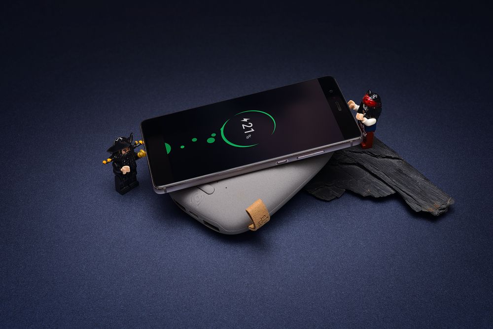 Аккумулятор с беспроводной зарядкой Pebble Wireless 9000 мАч, светло-серый / Миниатюра WWW (1000)