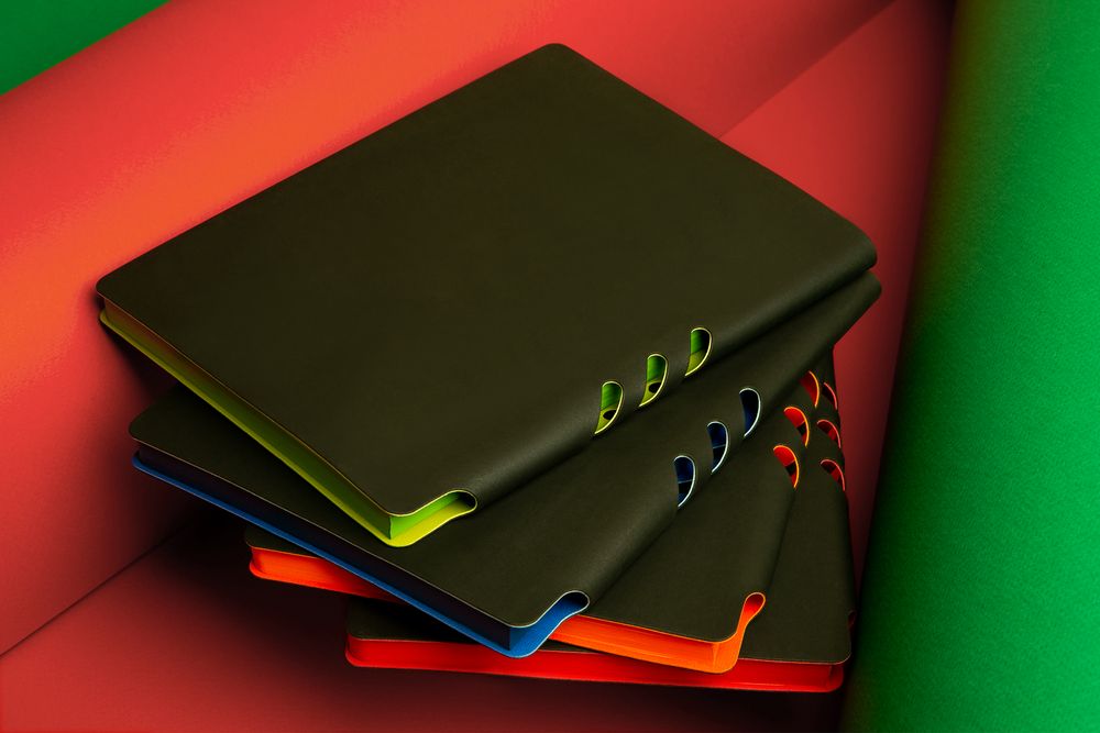 Ежедневник Flexpen Black, недатированный, черный с красным / Миниатюра WWW (1000)