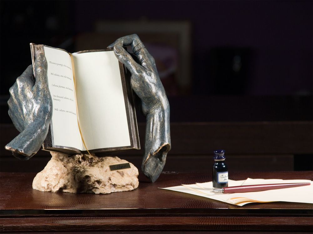 Скульптура «Тысяча культур» / Миниатюра WWW (1000)